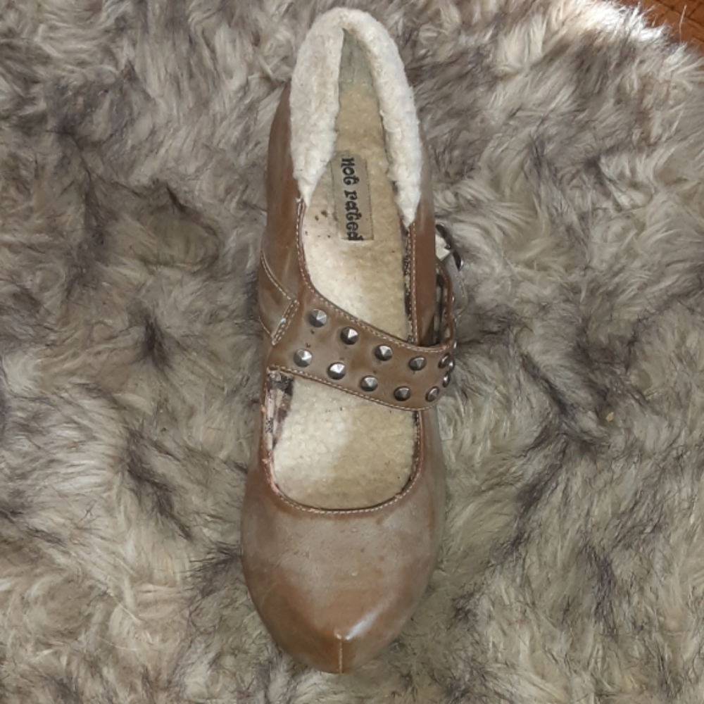 Shoes - Picture 2 of 8